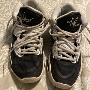 Nike Kyrie sneakers used good condition size 6.5 big boys/men black and white